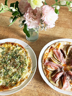ジャコとチーズのピザ 2種類のピザ-レシピのメイン写真