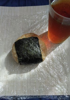 炊き込みご飯をおにぎりにした。-レシピのメイン写真
