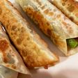 ソーセージとチーズの餃子の皮巻き焼き