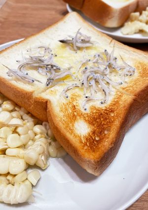 4枚切りのバターしらすトースト-レシピのメイン写真