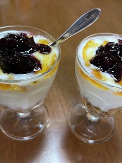 朝食に♪ヨーグルト&コーンフレーク&蜂蜜-レシピのメイン写真