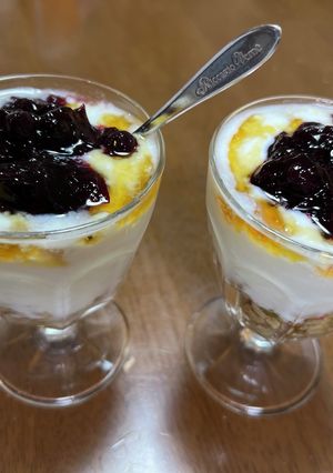 朝食に♪ヨーグルト&コーンフレーク&蜂蜜-レシピのメイン写真