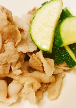 簡単！豚肉ズッキーニのレモン蒸し-レシピのメイン写真