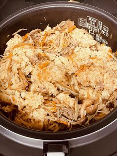牛ごぼうとキノコの炊き込みご飯-レシピのメイン写真