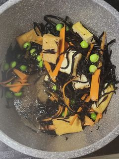ひじきの炒り煮から おかずサラダに変身-レシピのメイン写真