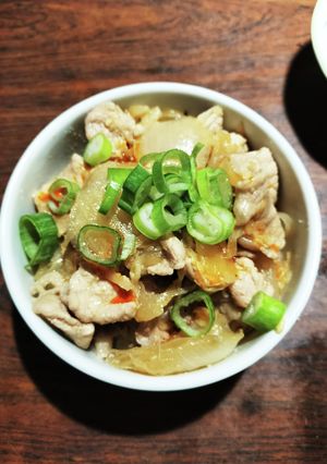 キャベツと玉ねぎたっぷり豚丼ぶり-レシピのメイン写真