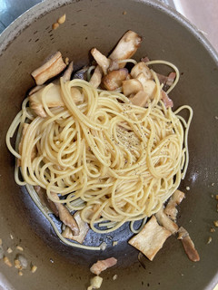 エリンギとベーコンのトリュフ醤油パスタ-レシピのメイン写真