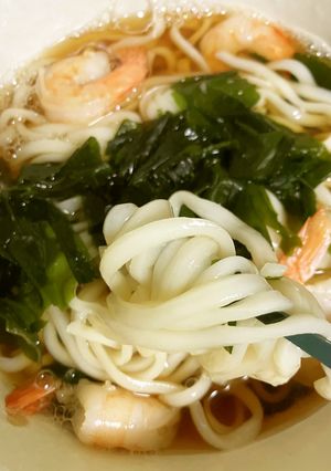 簡単　えびワカメうどん-レシピのメイン写真