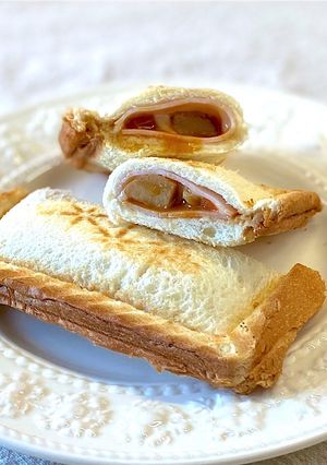 レトルトカレーで♪ハムチーズホットサンド-レシピのメイン写真
