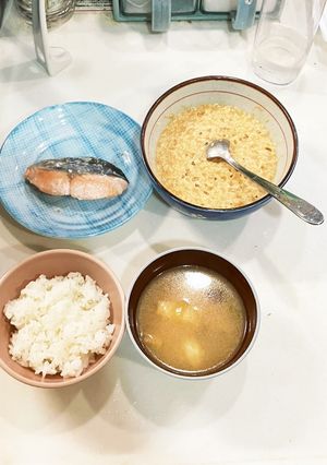 The日本人の夜ご飯(鮭、とろろ)-レシピのメイン写真