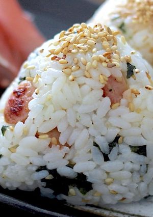 韓国海苔とソーセージのおにぎり-レシピのメイン写真