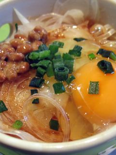 新玉・卵・納豆丼-レシピのメイン写真