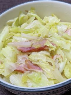 キャベツとベーコンの炒め蒸し-レシピのメイン写真