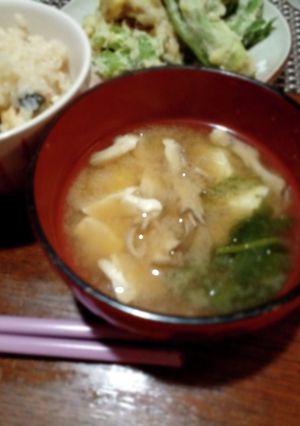 舞茸と崩し豆腐のみそ汁-レシピのメイン写真