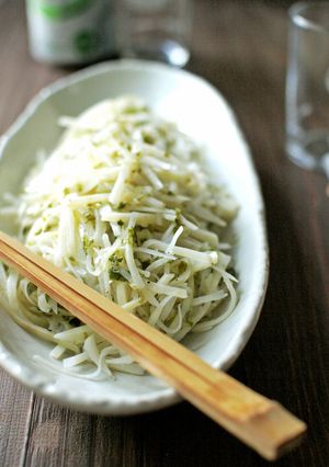 千切りじゃがいもとセロリの葉炒め-レシピのメイン写真