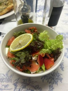 スモークサーモンとイチゴのサラダ-レシピのメイン写真