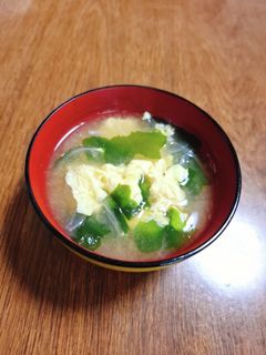 卵がふわふわ♡玉ねぎわかめのお味噌汁-レシピのメイン写真
