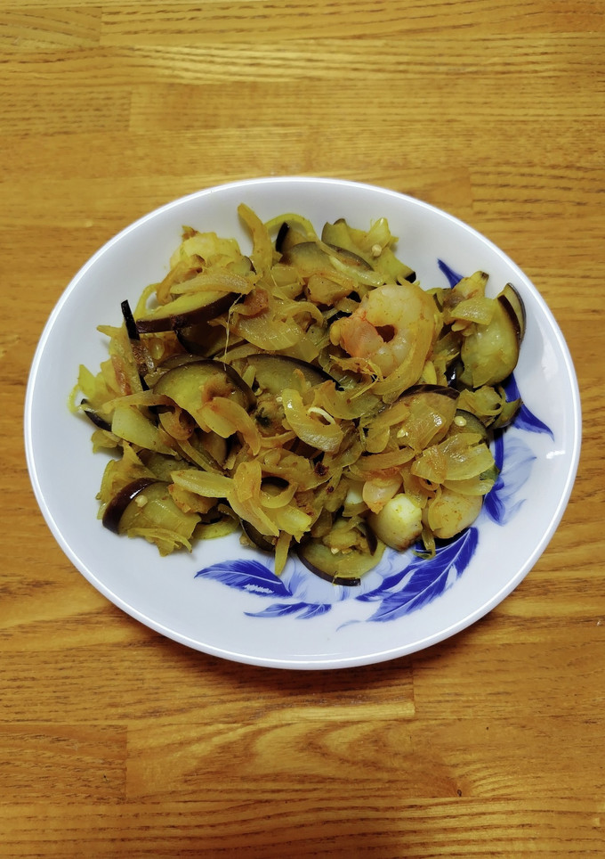 ﾅｽと玉ねぎとｼｰﾌｰﾄﾞの゙ｶﾚｰ炒め-レシピのメイン写真