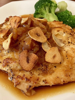 鶏むね肉のステーキ★にんにく玉ねぎタレ-レシピのメイン写真