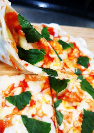 餃子の皮でパリパリモチモチマルゲリータ-レシピのメイン写真