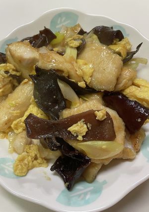 【簡単晩ご飯】鶏胸肉とキクラゲの卵炒め-レシピのメイン写真