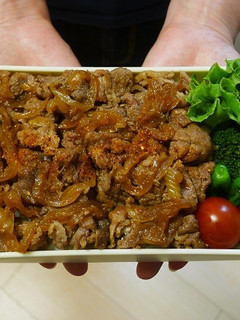 レンジで豚肉と玉ねぎのコチュジャン丼弁当-レシピのメイン写真