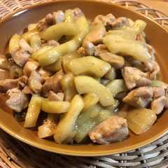 รูปของ 簡単♡瓜と鶏肉のマヨ味噌炒め