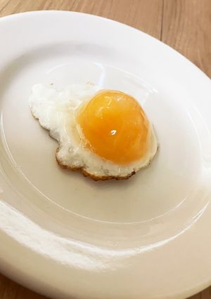一つの卵で二つの目玉焼きをつくる裏技！-レシピのメイン写真