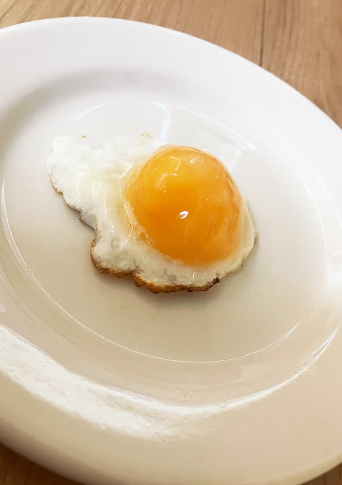 一つの卵で二つの目玉焼きをつくる裏技！-レシピのメイン写真