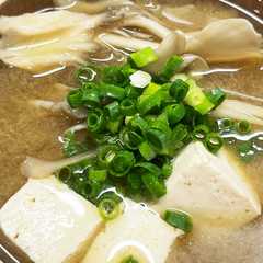 รูปของ 簡単✱10分で！舞茸と豆腐のお味噌汁