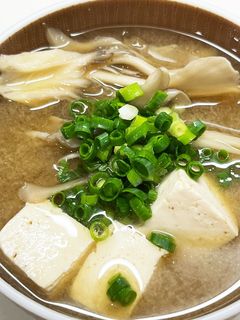 簡単✱10分で!舞茸と豆腐のお味噌汁-レシピのメイン写真