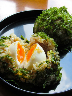 ガーリック醤油飯×半熟卵の海苔おにぎり-レシピのメイン写真