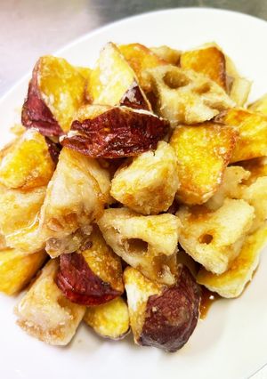 薩摩芋と蓮根の揚げ焼き。甘辛ダレがけ。-レシピのメイン写真