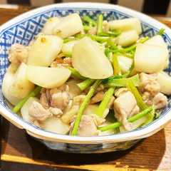 รูปของ 蕪と鶏肉の塩麹ゆず蜂蜜炒め