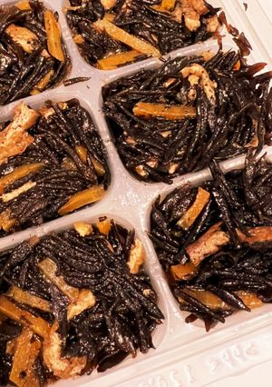 ひじき煮 (お揚げと人参) 離乳食完了-レシピのメイン写真