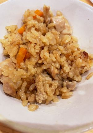 子ども大好き！鶏肉と人参の炊き込みご飯-レシピのメイン写真