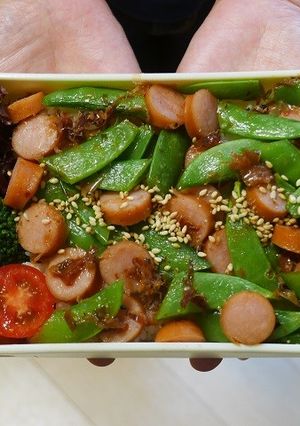 スナップエンドウとソーセージの丼弁当-レシピのメイン写真