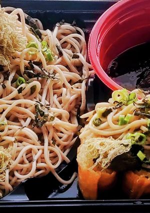“ざるそばいなり寿司セット弁当”-レシピのメイン写真