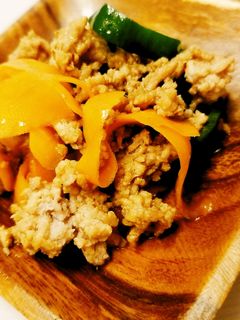 簡単!緑黄色野菜とひき肉の炒め物-レシピのメイン写真
