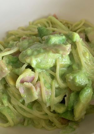 アボカドとベーコンのクリームパスタ-レシピのメイン写真