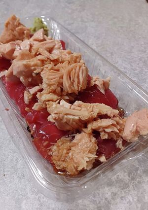 マグロの刺身にツナ缶。-レシピのメイン写真