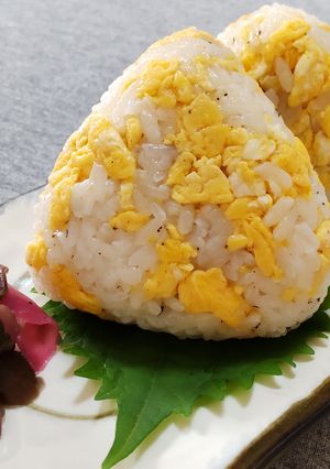 炒り卵の 塩・胡椒 おにぎり-レシピのメイン写真