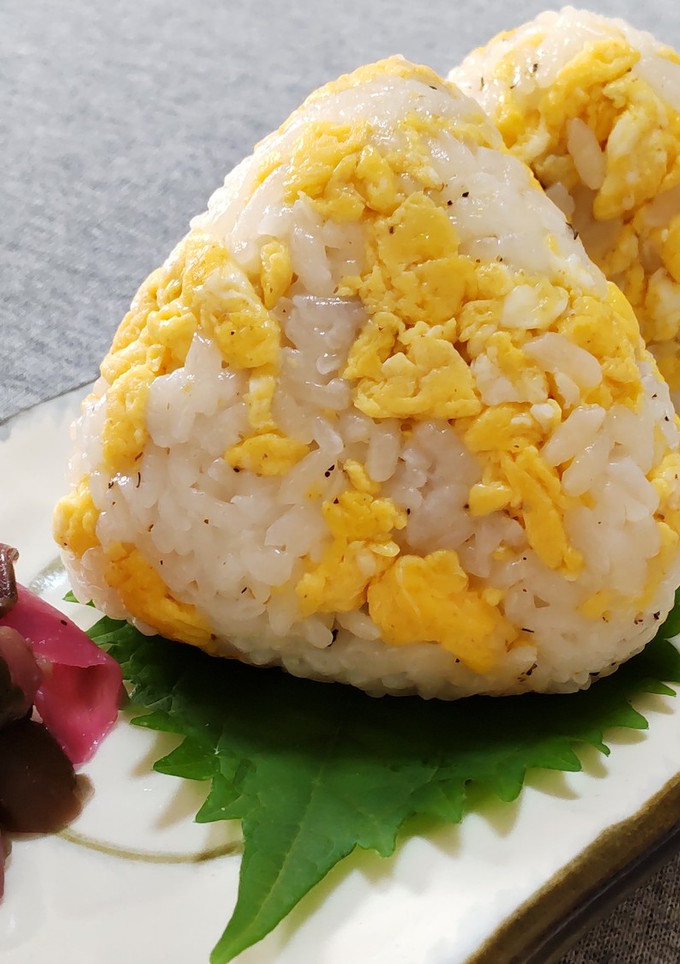 炒り卵の 塩・胡椒 おにぎり-レシピのメイン写真