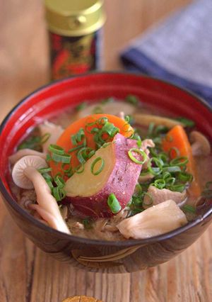 秋の食材たっぷり美味しい豚汁-レシピのメイン写真