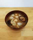 さといもと鶏肉のかんたん味噌汁