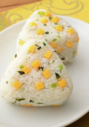 チーズとしらすのおにぎり-レシピのメイン写真