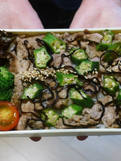 レンジdeオクラと豚肉の塩昆布和え丼弁当-レシピのメイン写真