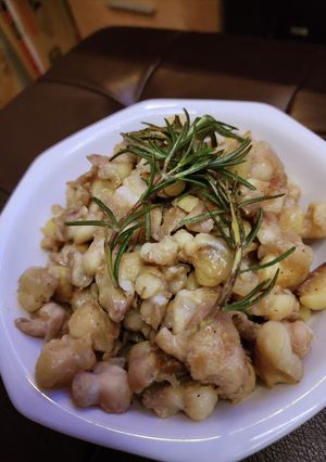 ♪鶏のヒザ軟骨の炒め物ローズマリー風味♬-レシピのメイン写真