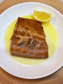 秋鮭のこんぶ茶塩焼き+溶かしバターレモン-レシピのメイン写真