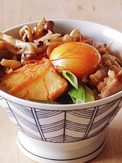 少量豚肉と厚揚げのすき焼き丼★ランチ♡卵-レシピのメイン写真